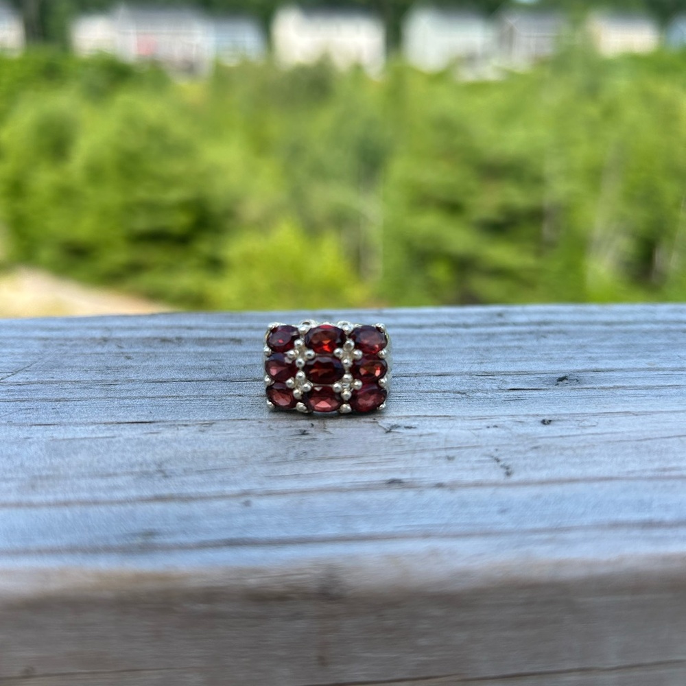 Beautiful Sz 6 nine stone garnet ring, this is a vintage ring sterling silver.